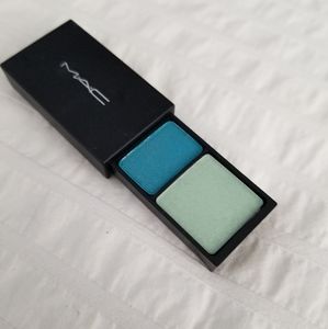 MAC eyeshadow suite duo in shade "shallow v. deep"